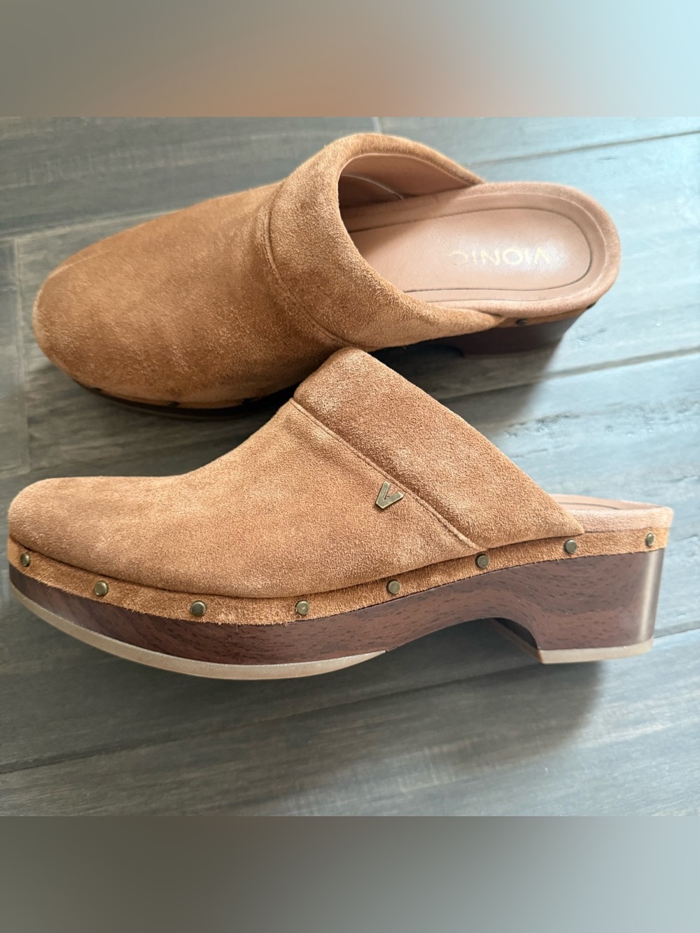 Vionic Clogs Mules Tan Brown KACIE Ergonomic Suede Heeled Studded Slip On Sz 8